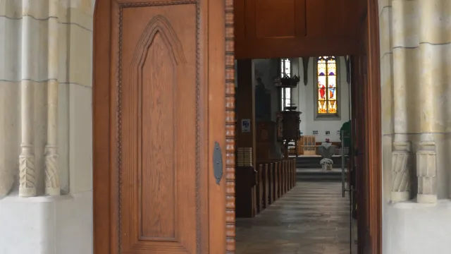 Offene Kirchentür Offene Kirchentür