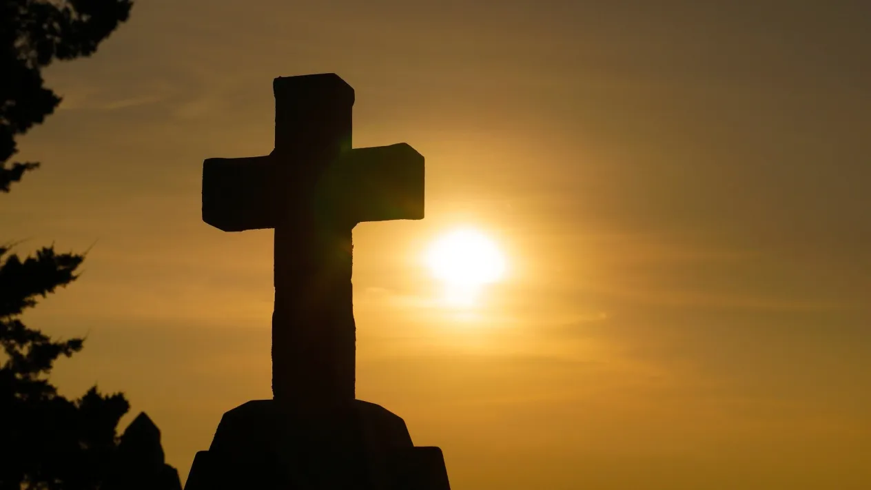 Kreuz mit Sonne (Foto: Pixabay lizenzfrei)
