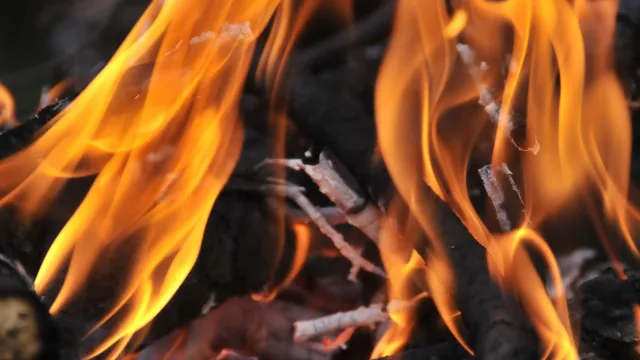 Feuer (Foto: Christoph Knoch) Feuer (Foto: Christoph Knoch)